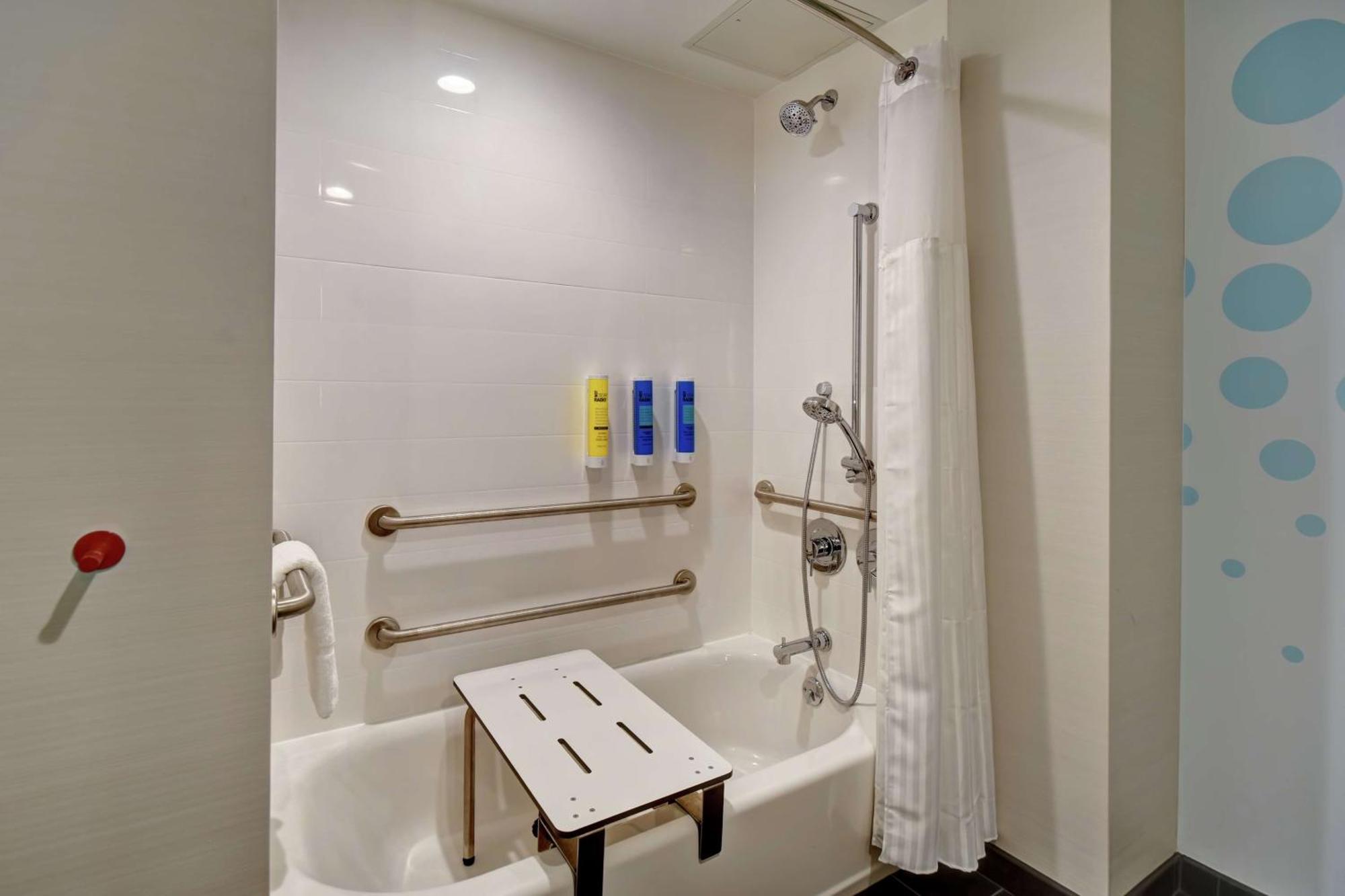 Tru By Hilton Syracuse-Camillus Hotel Екстериор снимка