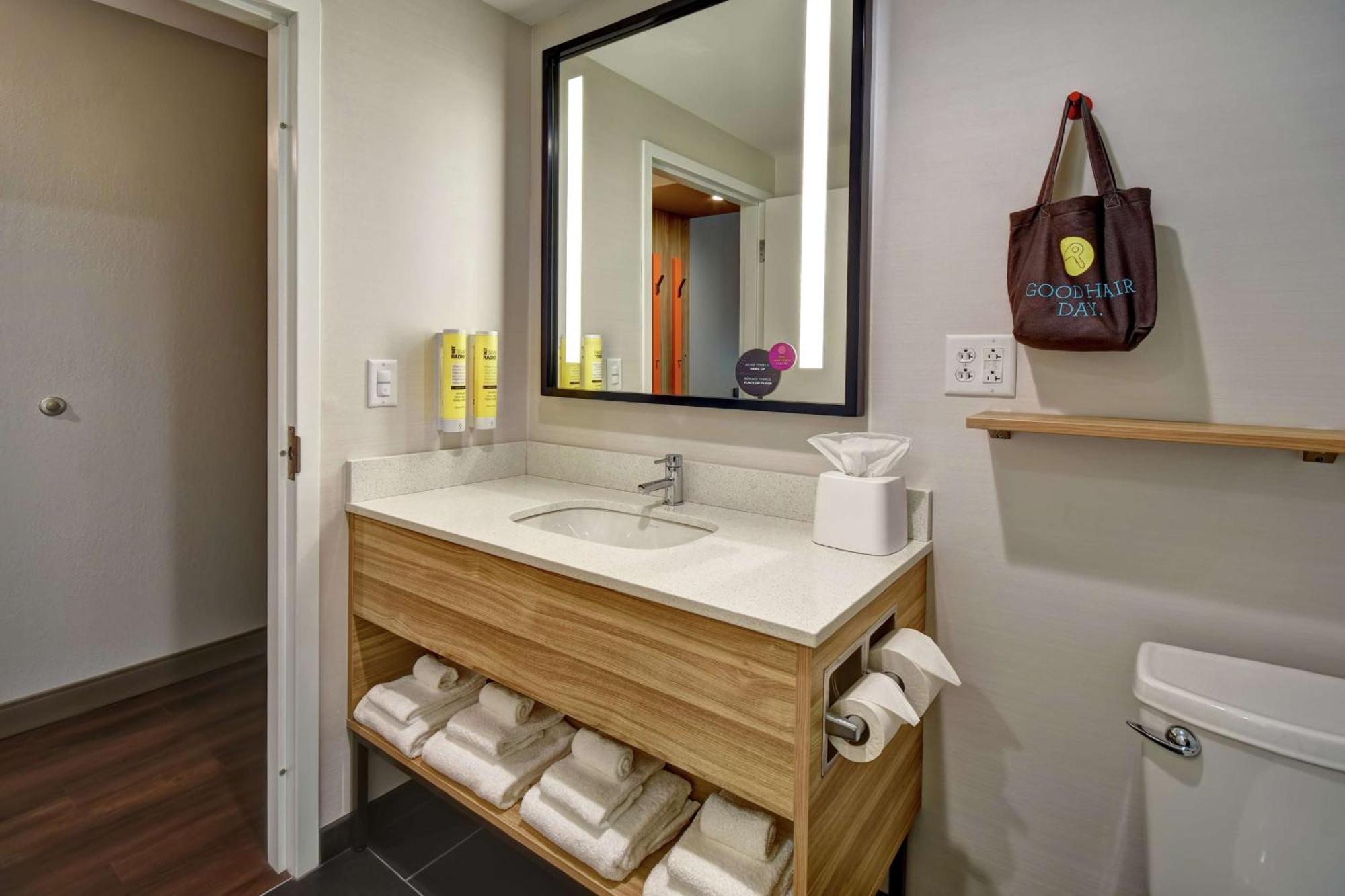 Tru By Hilton Syracuse-Camillus Hotel Екстериор снимка